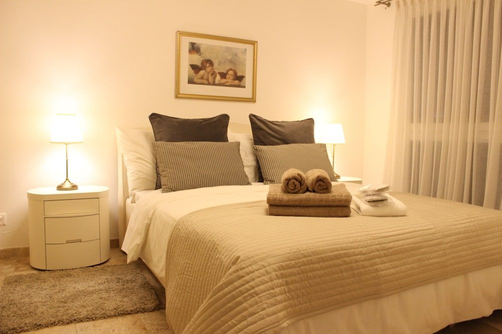 undefined Montreux Lake View Apartments City Centre