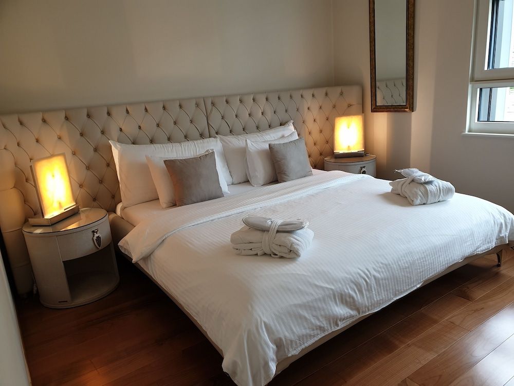 undefined The View Montreux 5