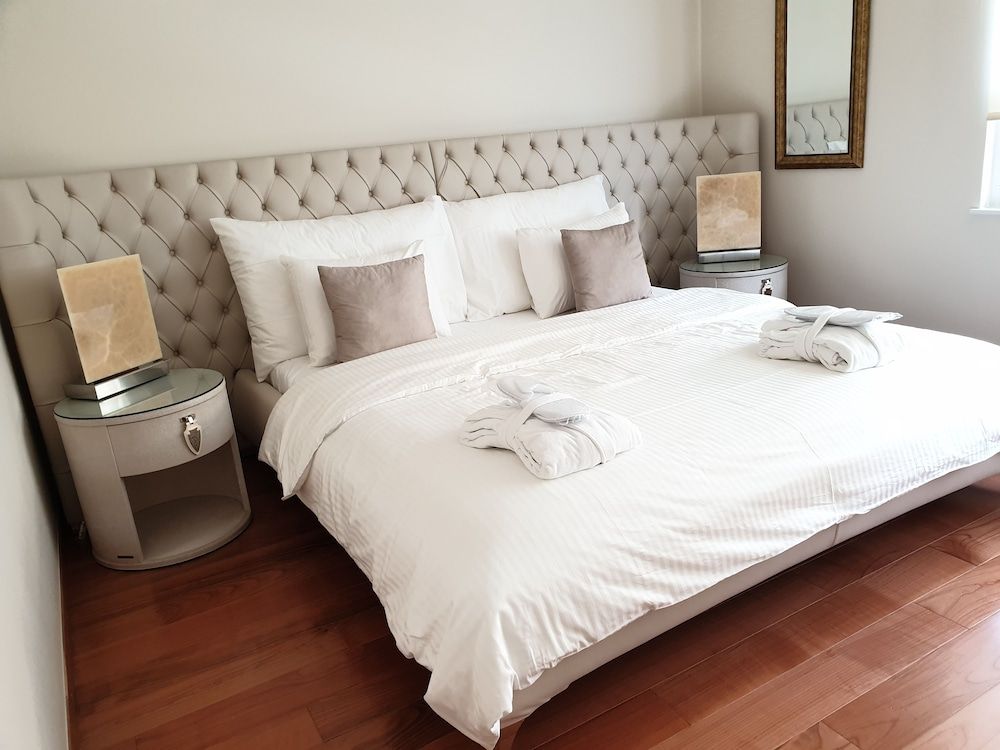 undefined The View Montreux 7