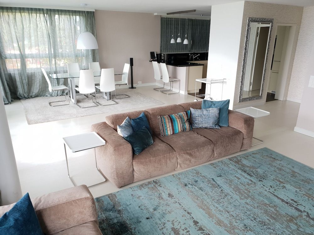 undefined The View Montreux 2