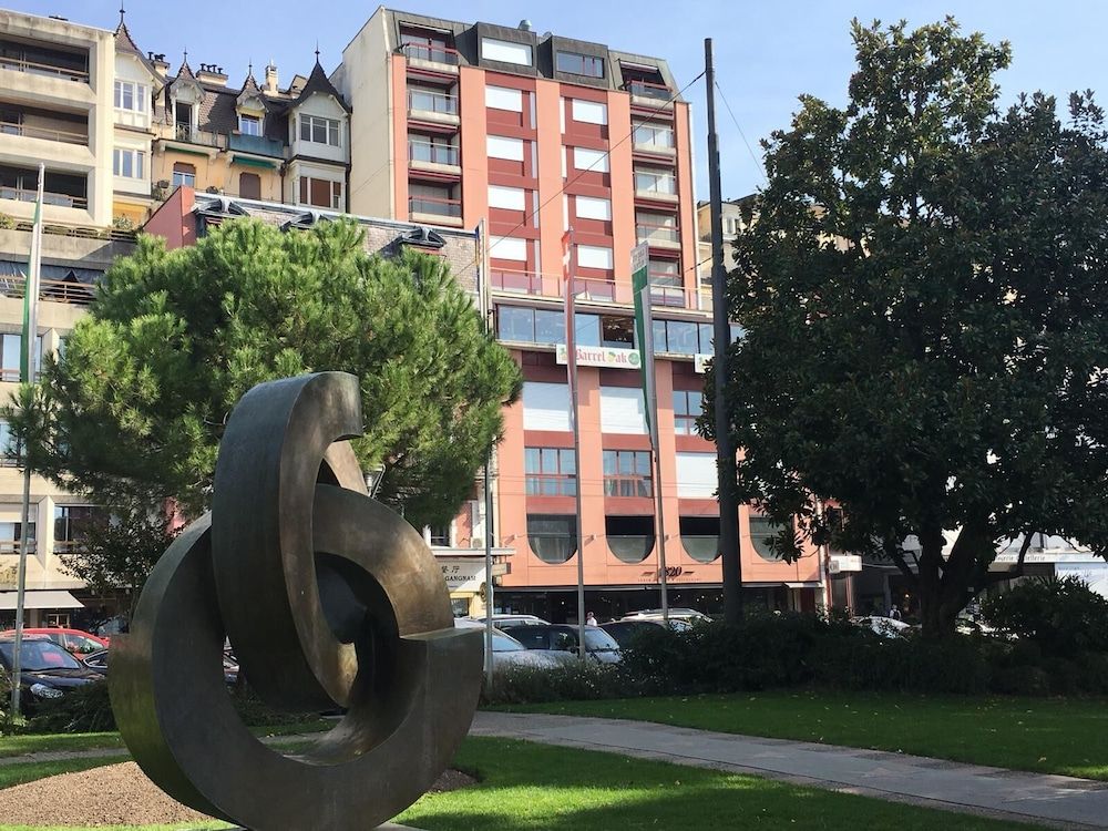 undefined citycentre lake view apartment 2