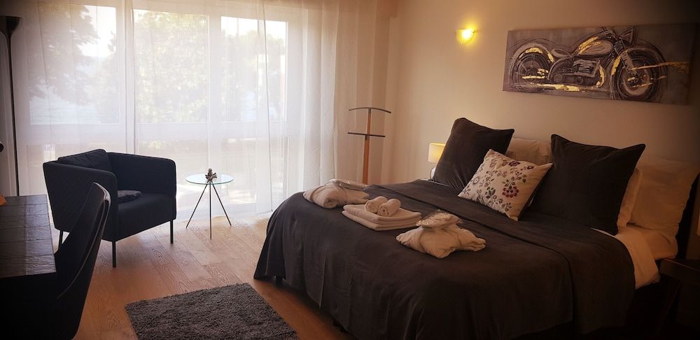 undefined citycentre lake view apartment 8