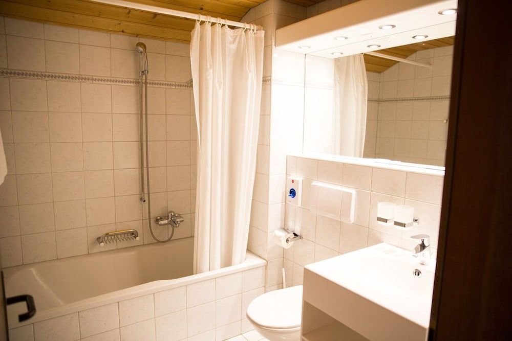 Steinbock Hotel Grindelwald Double Room 5
