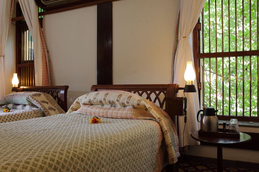 The House of MG Modern Heritage Classic Room 5