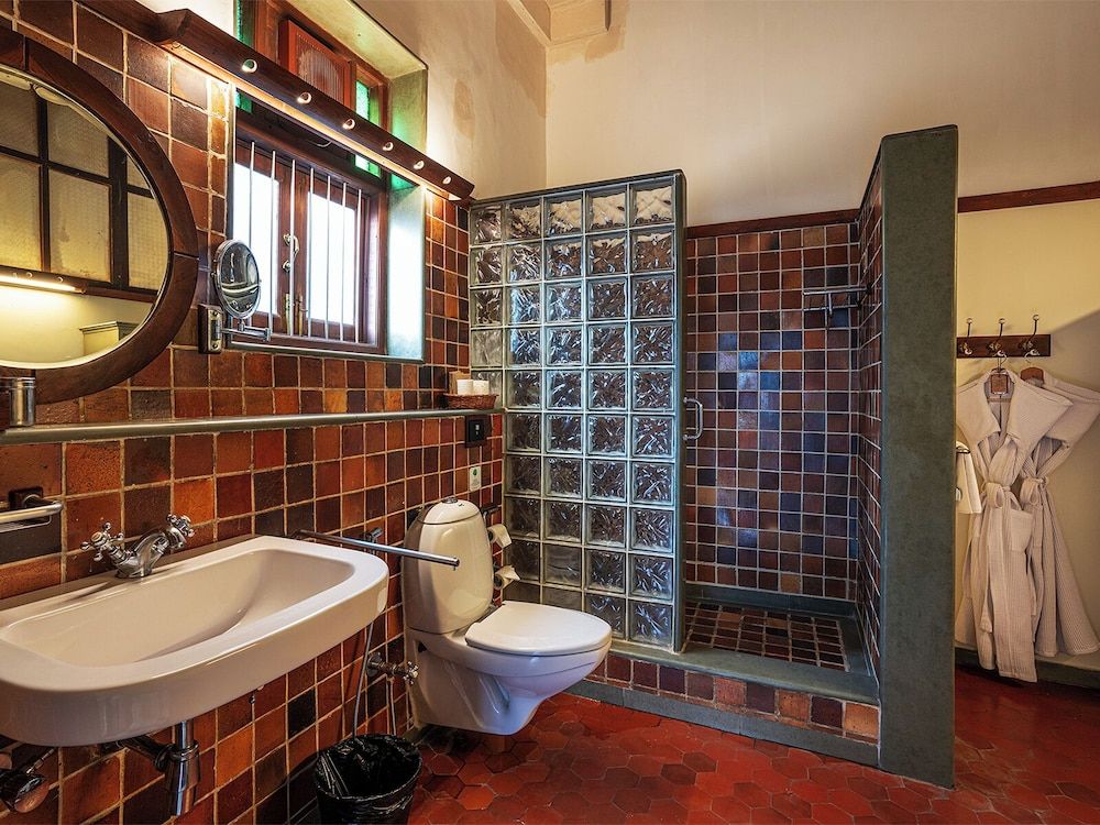 The House of MG Modern Heritage Classic Room 6