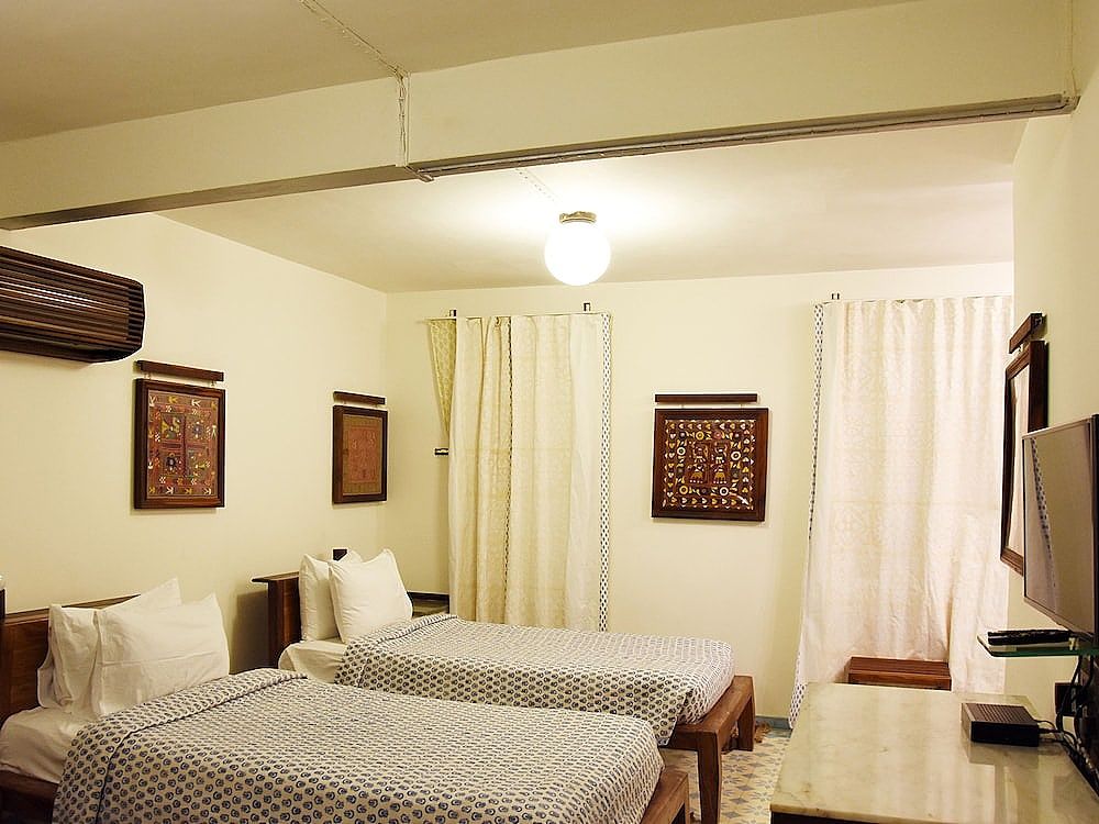 The House of MG Modern Heritage Classic Room