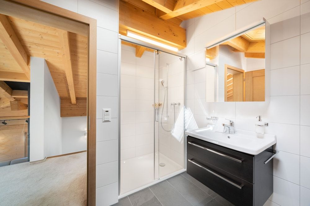 Chalet Alia and Apartments-Grindelwald by Swiss Hotel Apartments Columba Four Bedroom Apartment 14