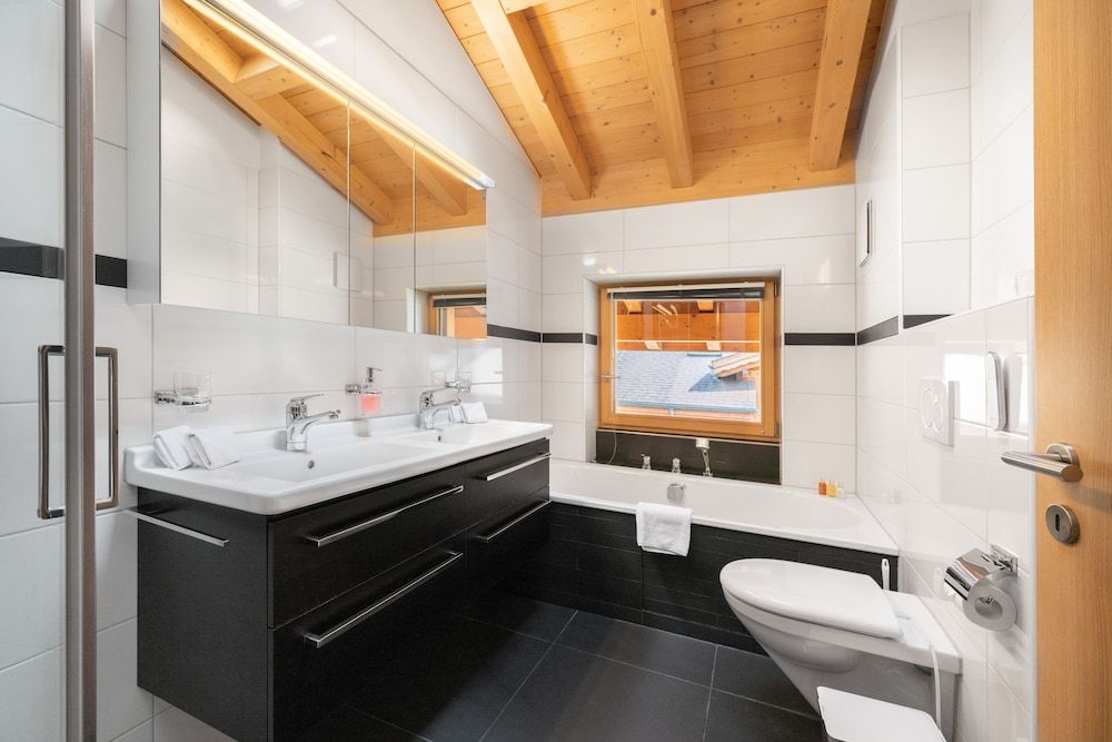 Chalet Alia and Apartments-Grindelwald by Swiss Hotel Apartments Antara Four Bedroom Apartment 14