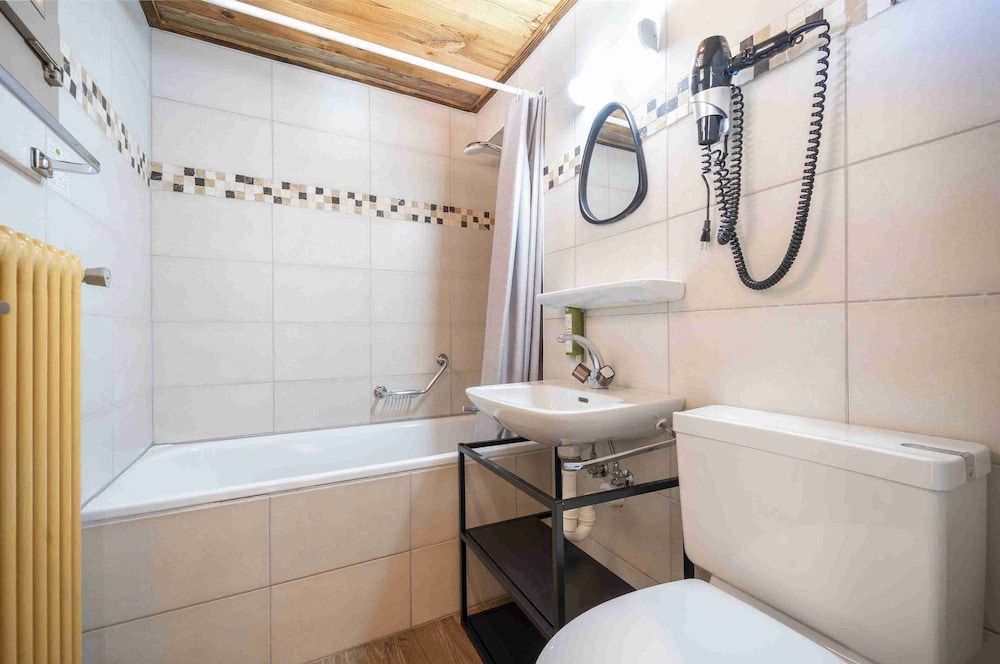 Hotel le Grand Chalet Standard Single Room 2