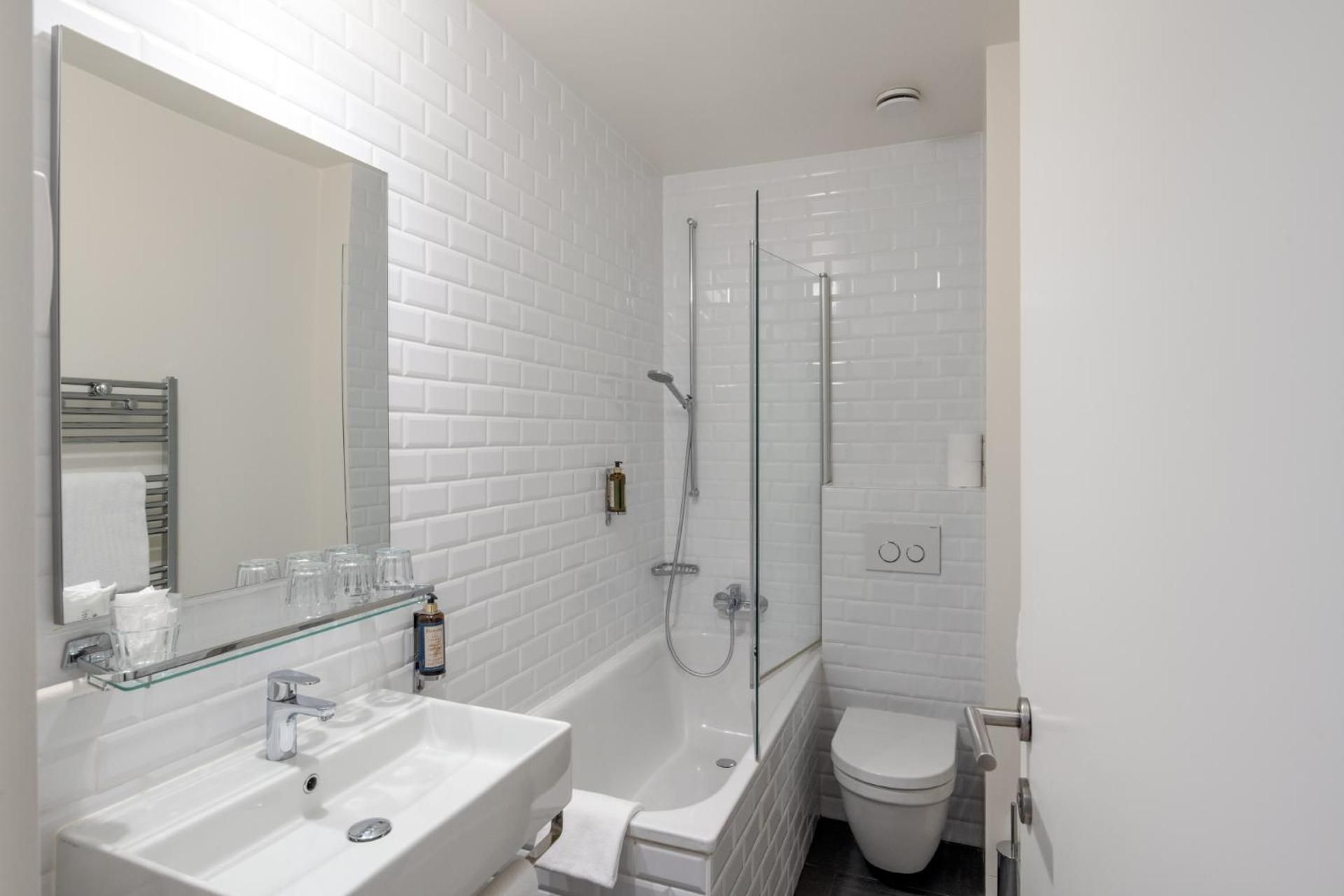 The Pax Hotel Twin  Room 2