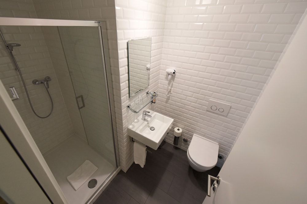 The Pax Hotel Double Room 4