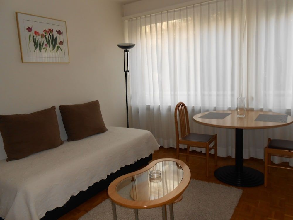 Studio - 022 - 890000