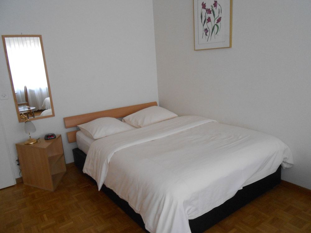 Studio - 022 - 890000