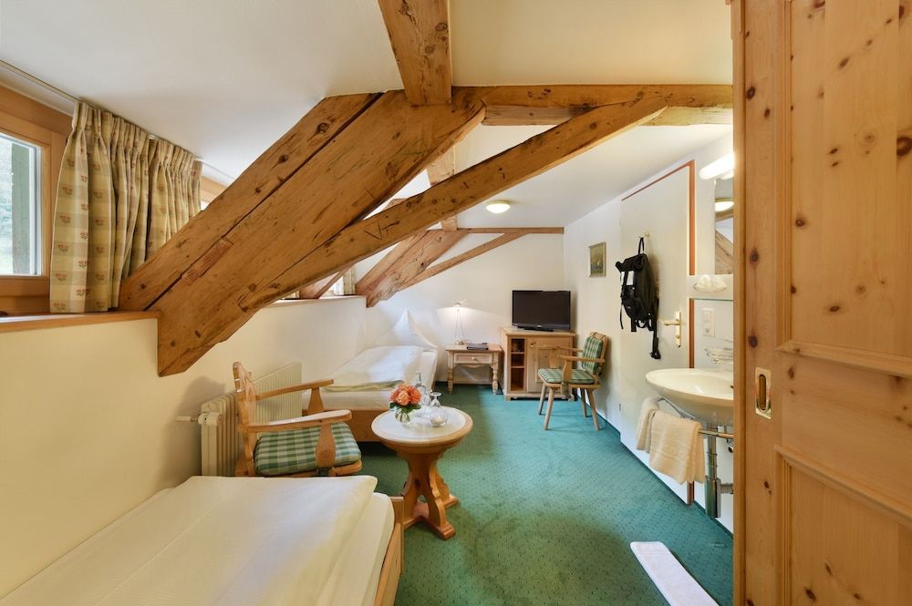 Hotel Steinbock Economy Double Room, Shared Bathroom 3