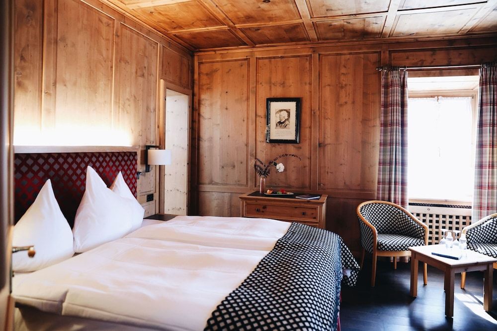 Hotel Steinbock Comfort Double Room (Parkett) 6