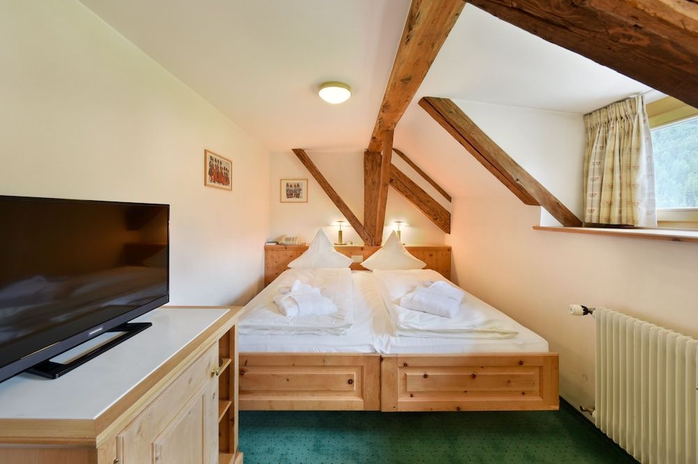 Hotel Steinbock Economy Double Room, Shared Bathroom 2