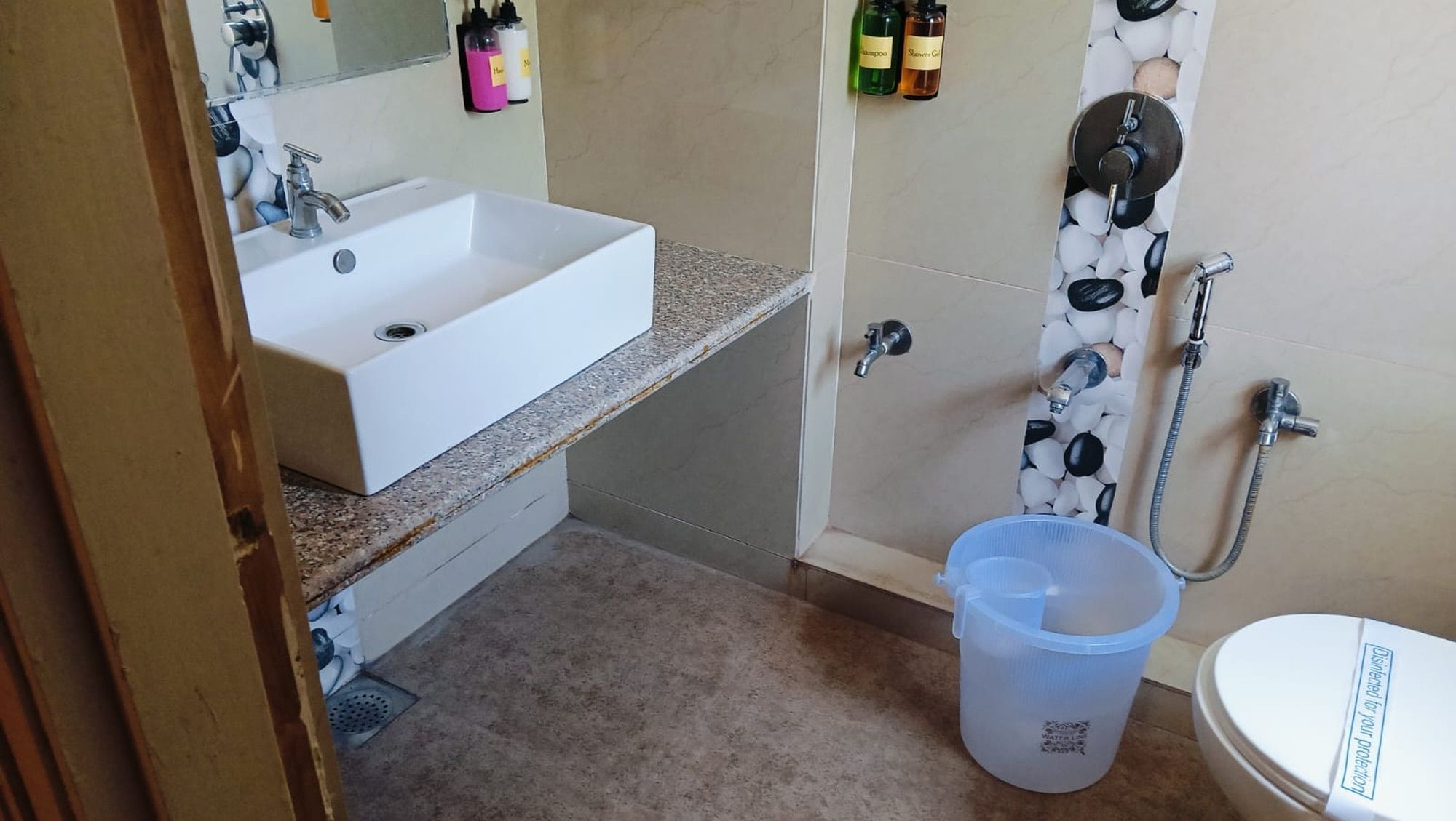 Hotel Crown Deluxe Room (Twin Bed) 5