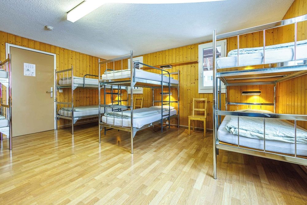 Bed in 10/12 bed room (mixed)