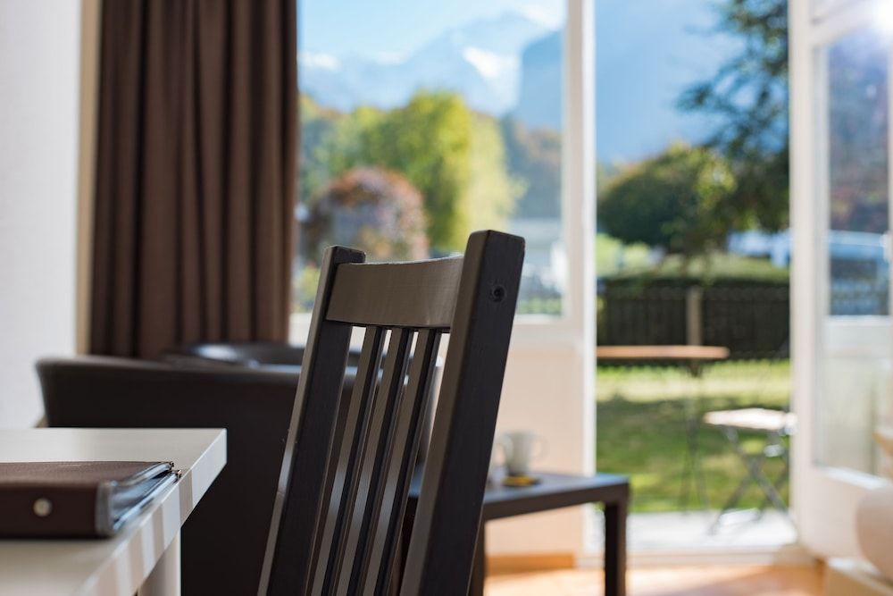 Jungfrau Hotel Annex Alpine Inn Comfort Twin Room with Jungfrau View 2