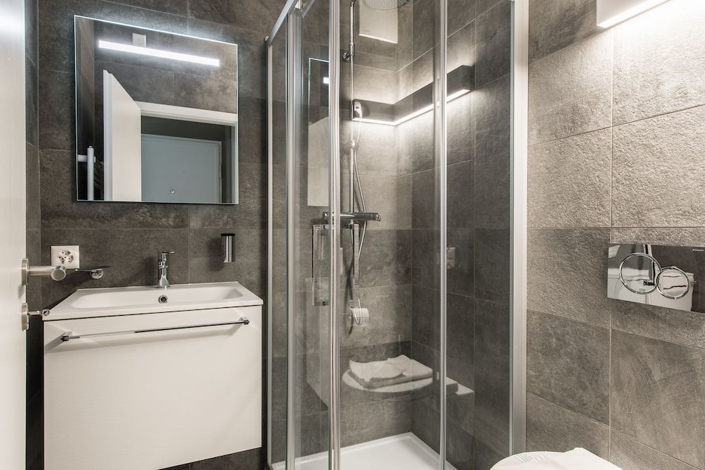 Minerva Apartments MINERVA 403 7