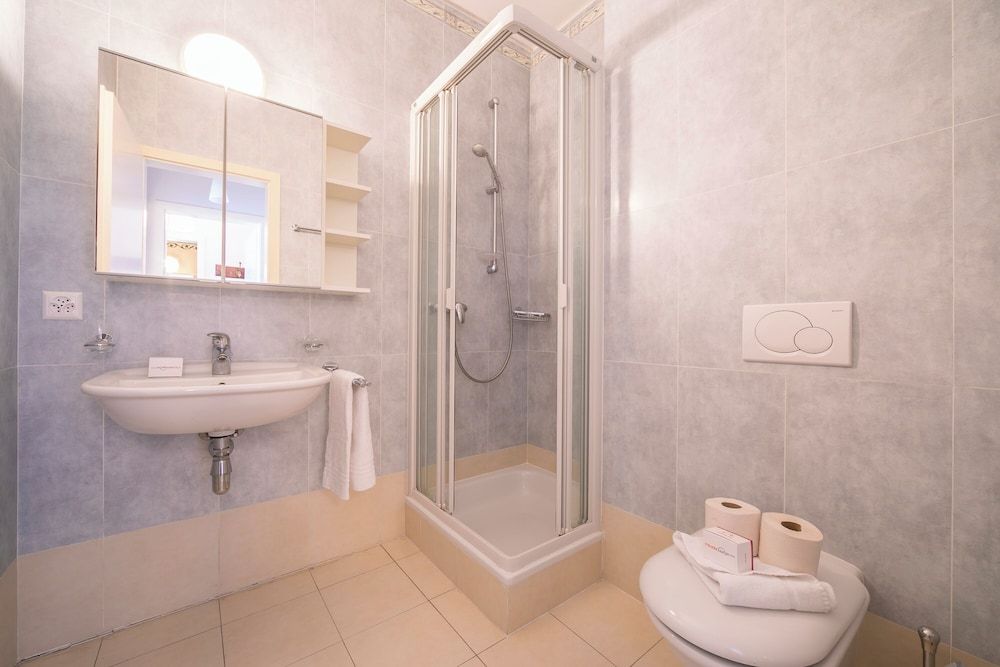 La Maison du Bonheur Family Apartment, 3 Bedrooms, 2 Bathrooms (La Maison du Bonheur) 4