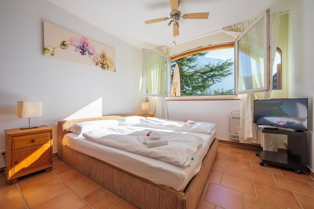 undefined Magnolia Apt. 1 Front Lake 10