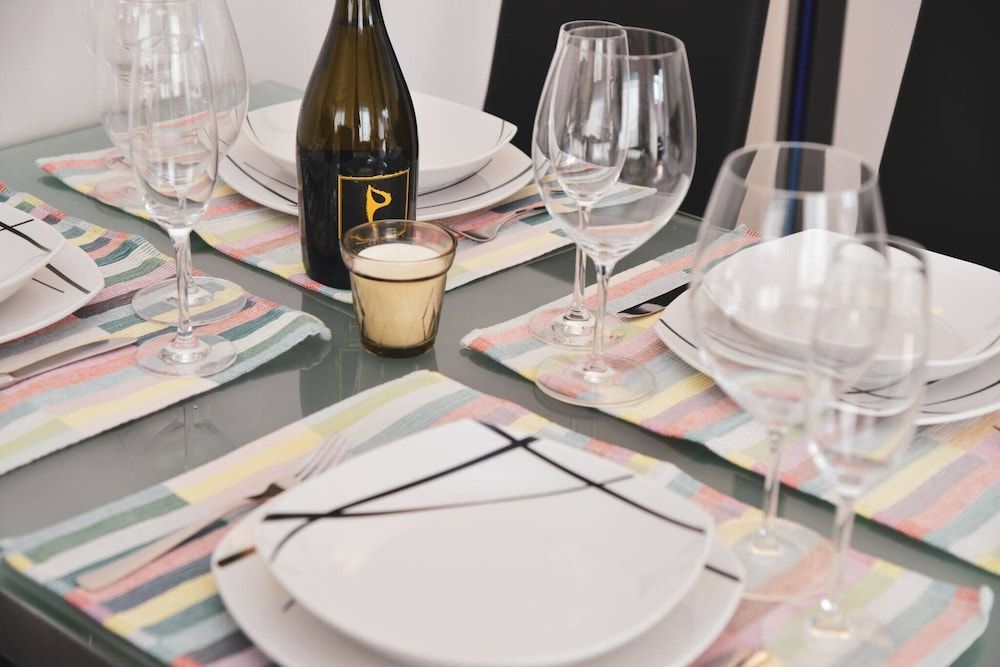 undefined Central City Suite Apartment🧡 5