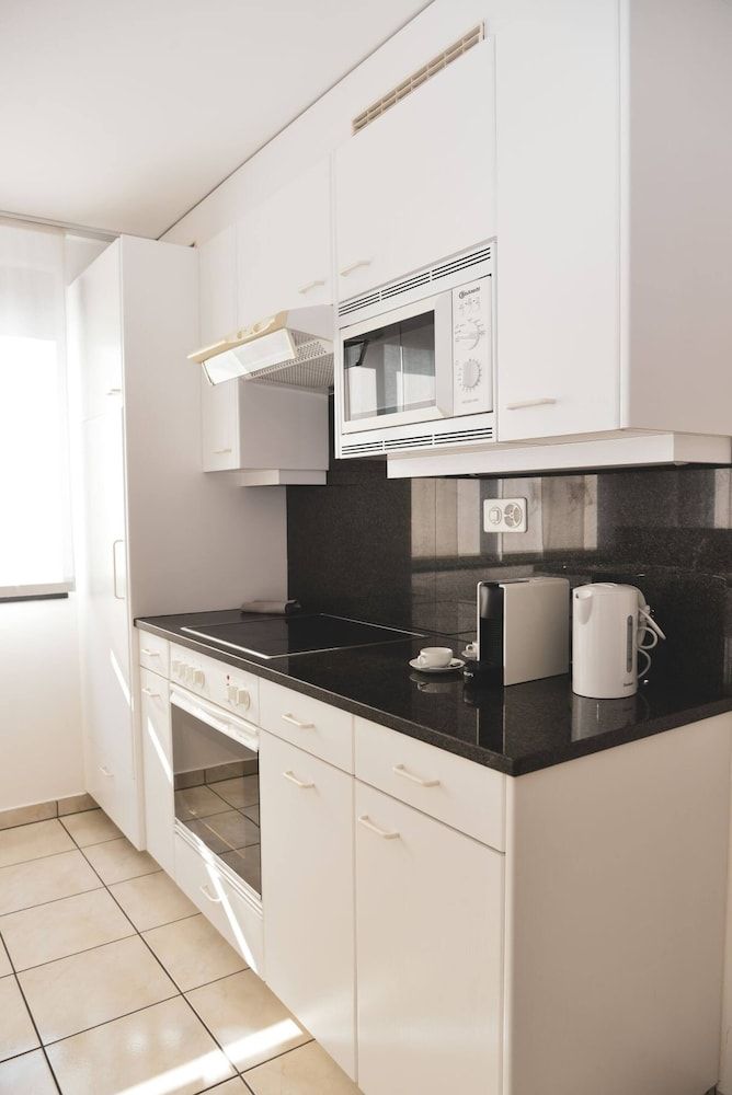 Central City Suite Apartment🧡 Apartment, 1 Bedroom, Accessible, Balcony 26