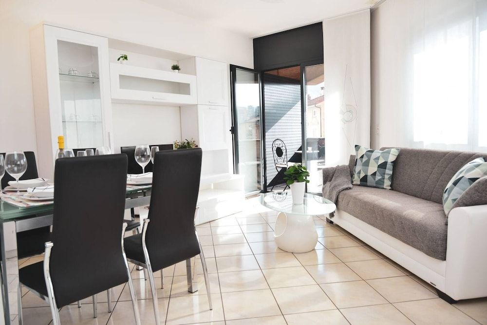 undefined Central City Suite Apartment🧡 6