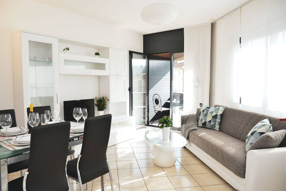 Central City Suite Apartment🧡 Apartment, 1 Bedroom, Accessible, Balcony 23