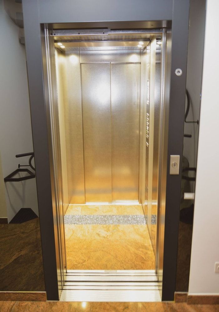 Central City Suite Apartment🧡 Apartment, 1 Bedroom, Accessible, Balcony 20