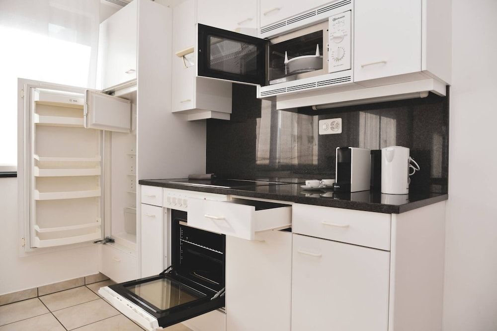 Central City Suite Apartment🧡 Apartment, 1 Bedroom, Accessible, Balcony 28