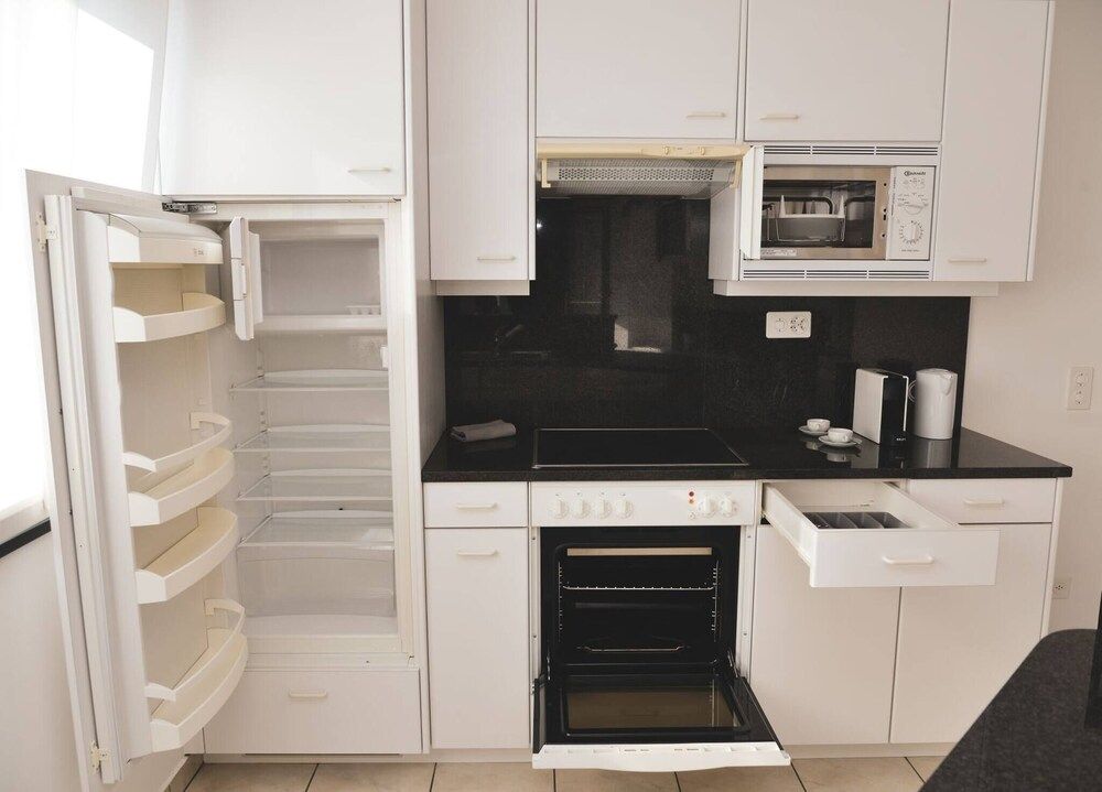 Central City Suite Apartment🧡 Apartment, 1 Bedroom, Accessible, Balcony 25