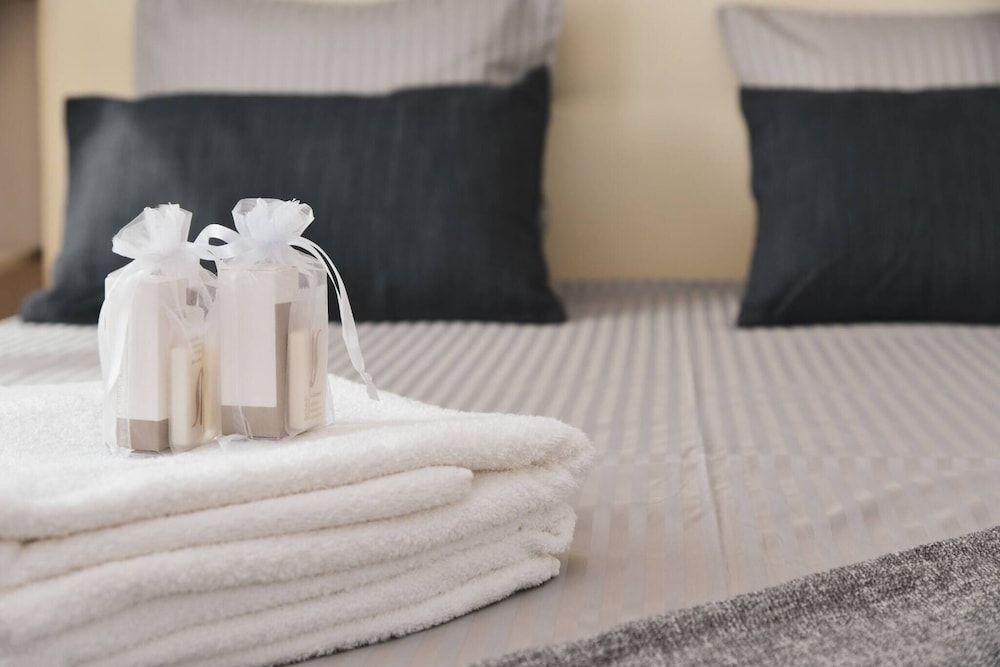 undefined Central City Suite Apartment🧡 10