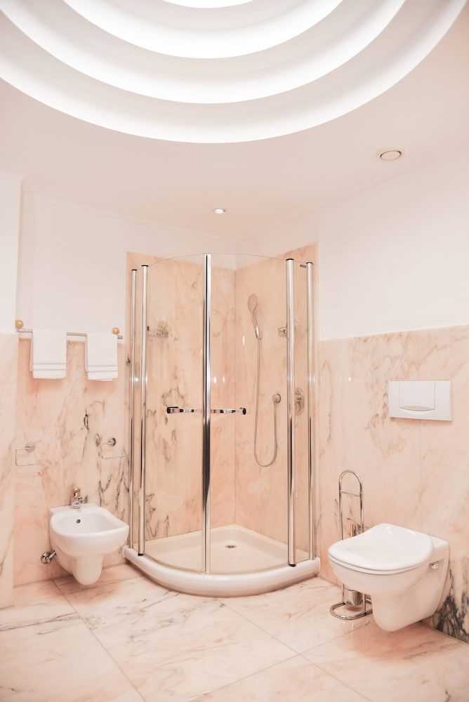 One & Only 🎖central City Penthouse Apartment, 3 Bedrooms, Accessible, Smoking 14