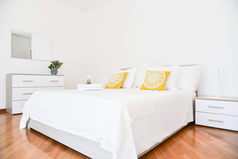 One & Only 🎖central City Penthouse Apartment, 3 Bedrooms, Accessible, Smoking 4