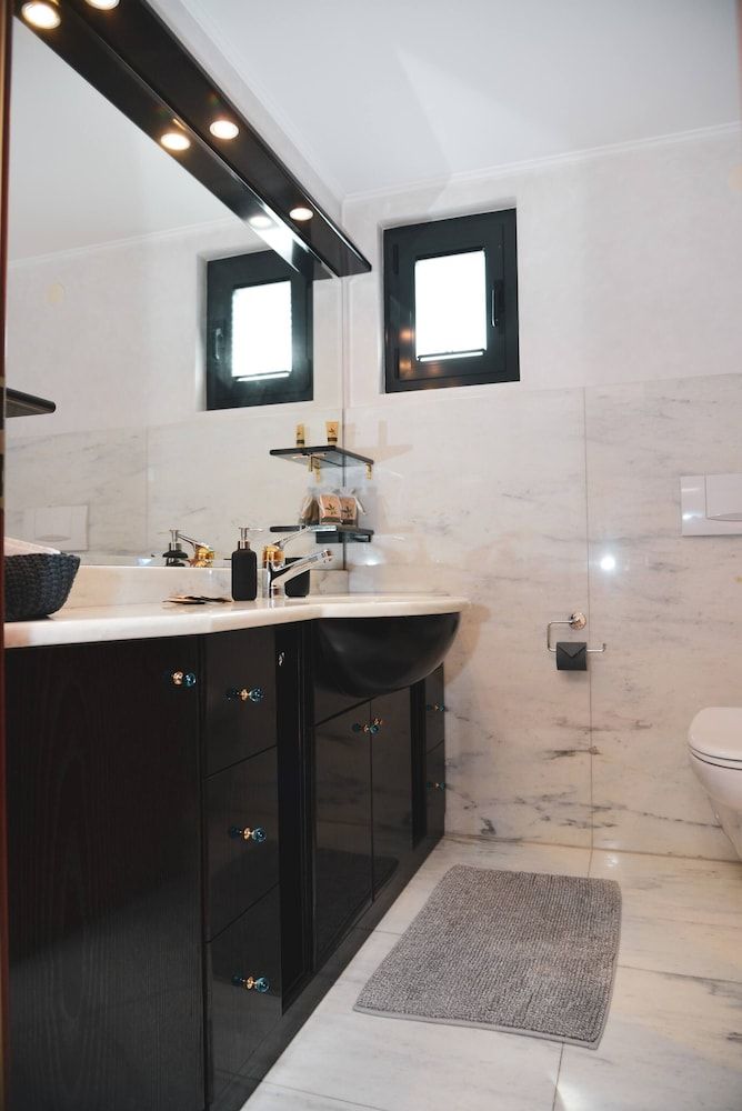 One & Only 🎖central City Penthouse Apartment, 3 Bedrooms, Accessible, Smoking 19