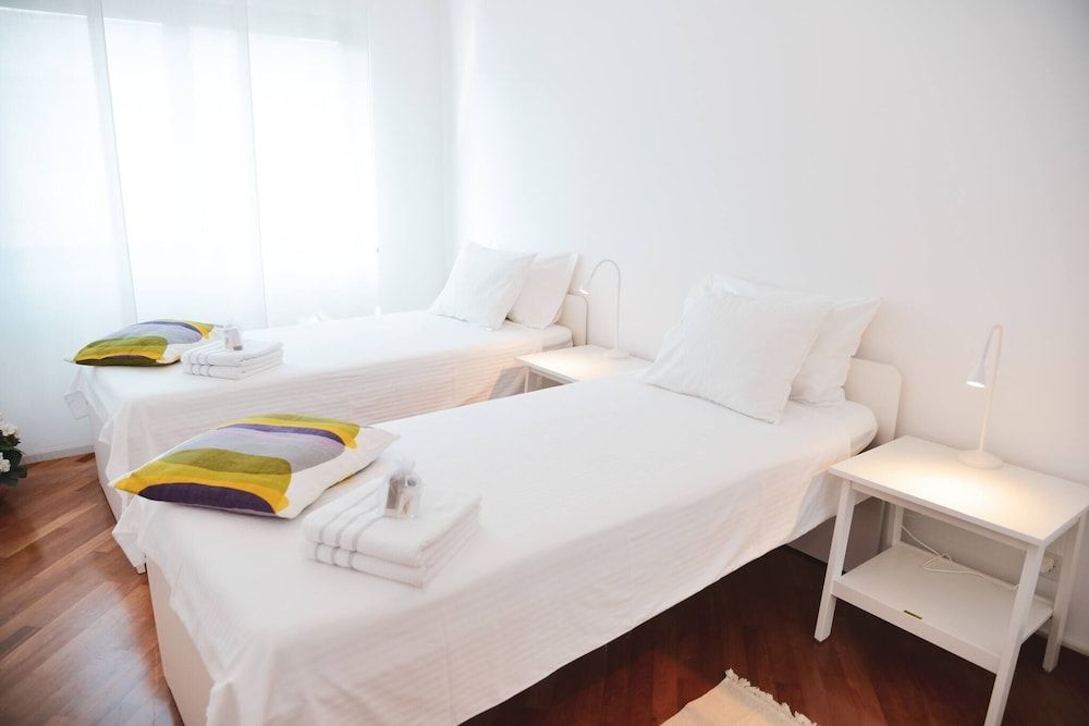 One & Only 🎖central City Penthouse Apartment, 3 Bedrooms, Accessible, Smoking