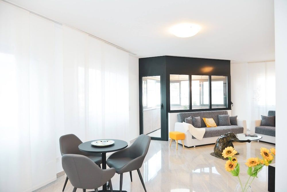 One & Only 🎖central City Penthouse Apartment, 3 Bedrooms, Accessible, Smoking 25