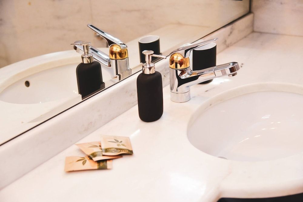 One & Only 🎖central City Penthouse Apartment, 3 Bedrooms, Accessible, Smoking 11