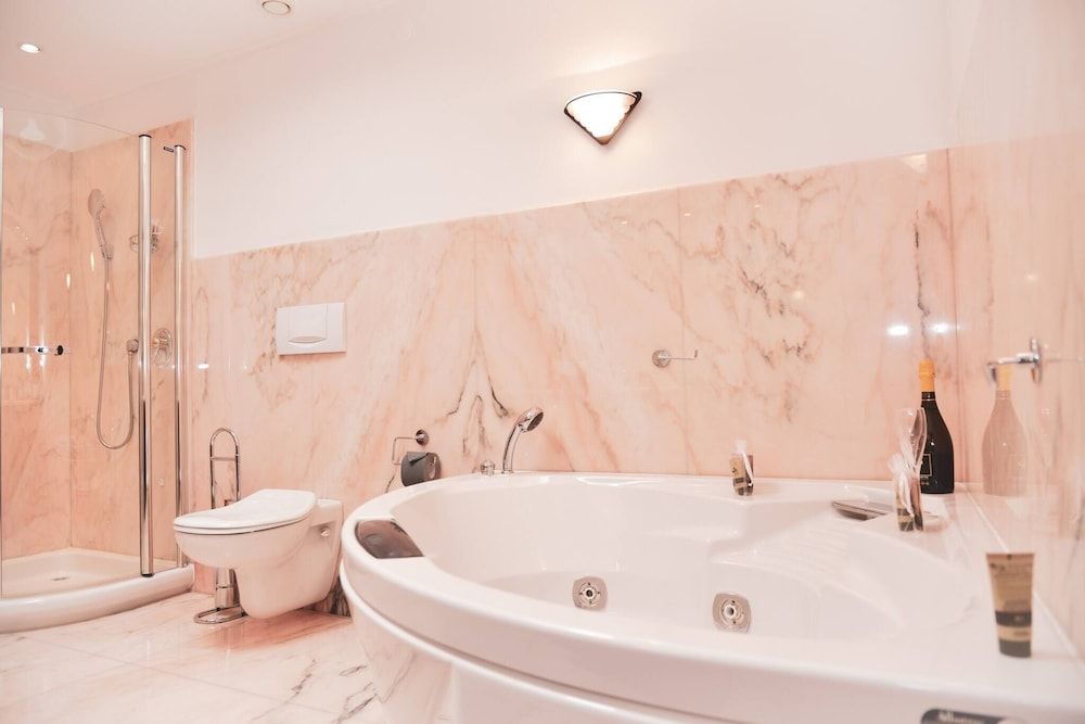 One & Only 🎖central City Penthouse Apartment, 3 Bedrooms, Accessible, Smoking 20