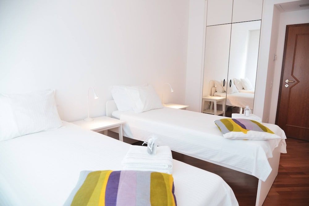 One & Only 🎖central City Penthouse Apartment, 3 Bedrooms, Accessible, Smoking 2