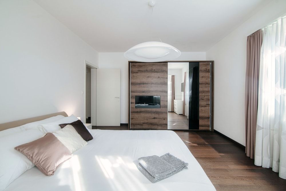 undefined Luce di Lago 4