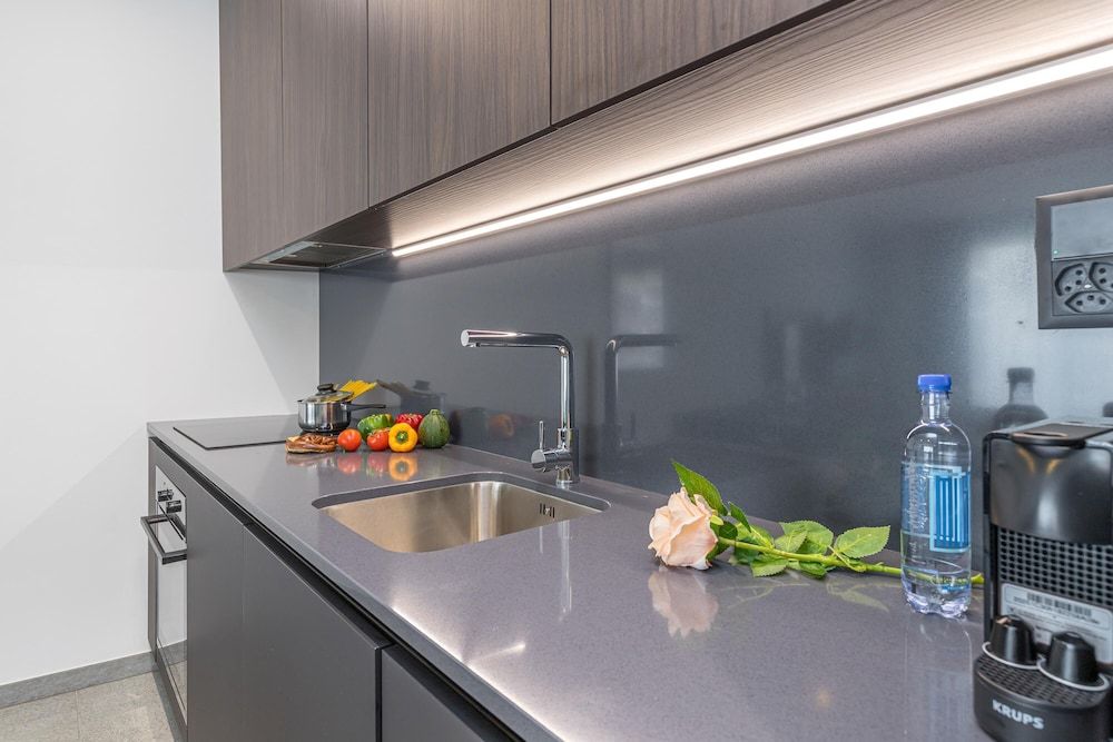 undefined Icon H 402 Suite Business 10