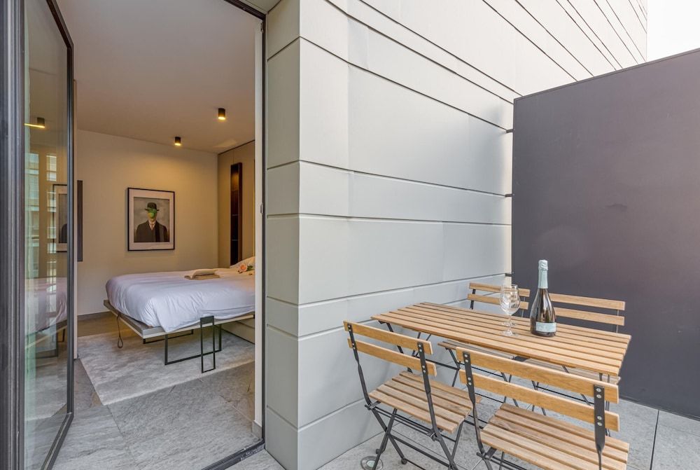 Family Studio (ICON H 304 Suite Micro-Living)