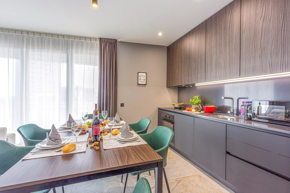 undefined Icon H 502 Suite Business 10