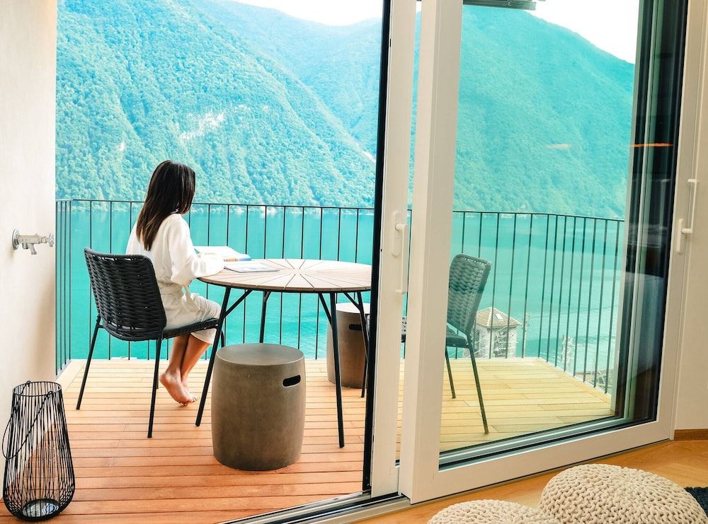 One & Only Il Cammino Penthouse Apartment, 2 Bedrooms, Balcony, Lake View 15