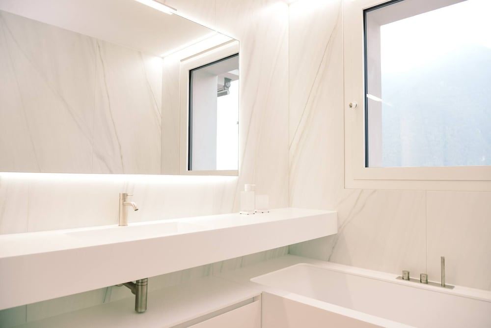 One & Only Il Cammino Penthouse Apartment, 2 Bedrooms, Balcony, Lake View 34