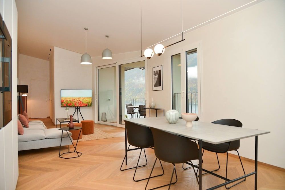 One & Only Il Cammino Penthouse Apartment, 2 Bedrooms, Balcony, Lake View 17