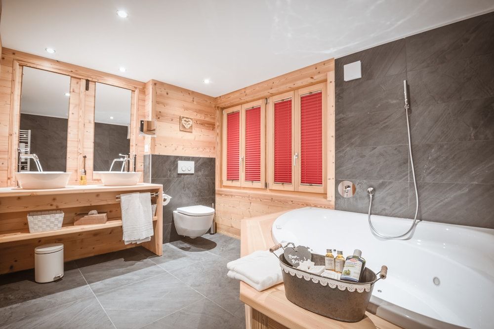 Lifestyle Rooms & Suites by Beau-Séjour Lifestyle Deluxe Double Room 11